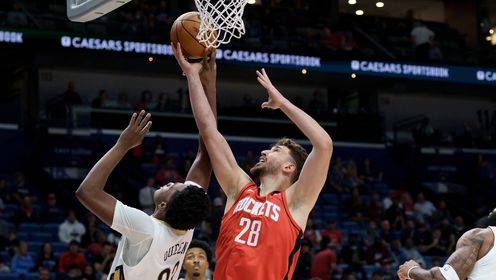 雖然數(shù)據(jù)很漂亮！申京末節(jié)連續(xù)&ldquo;犯錯(cuò)&rdquo; 空砍28分11板8助2斷2帽