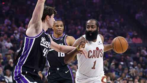 騎士首秀夜自我救贖！哈登半場6中1 末節(jié)4中4砍15分+兩記關(guān)鍵三分