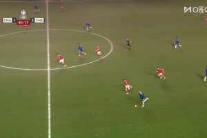 博納諾特弧頂打門被門將擋出，吉烏二點補射得手