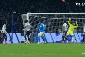  又是角球造險！迪洛倫佐甩頭攻門！迪格雷戈里奧神勇撲出！