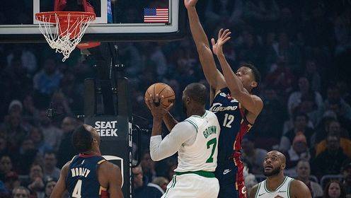 三双！杰伦-布朗vs骑士贡献19+12+11集锦