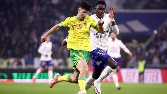 法甲-萨特里亚诺双响阿布纳破门 里昂3-0完胜十人南特