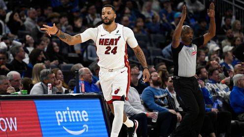 無力回天！鮑威爾19中8拿到全隊最高21分7板 三分12中4