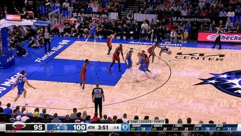 火力全开！小瓦格纳22中12砍全场最高32特殊加5板 三分9中4