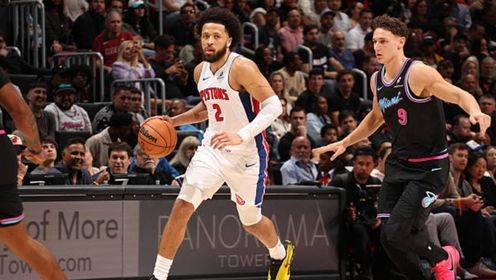 迈向超巨！康宁汉姆25中14砍29分4板8助2断1帽 要害球锁定胜局