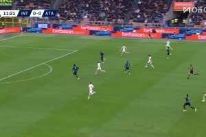 打你立足未穩！斯卡馬卡遠射 索默兩連脫手最后抱住