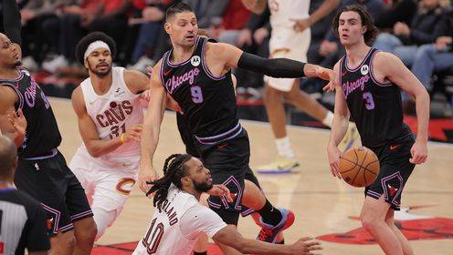 🏀骑士负公牛跌至东部第九！米切尔32分 吉迪23+11+11 怀特25分