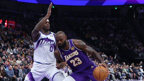 全能表現(xiàn)！詹姆斯17中8拿到28分7板10助1斷 末節(jié)10分