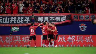先赛登顶！蓉城4-1双杀海港 终结对手13轮不败 古尔芬克尔独造3球