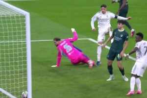 [进球视频]神了‼巴尔韦德精彩挑球过人后抽射破门，半场上演帽子戏法！