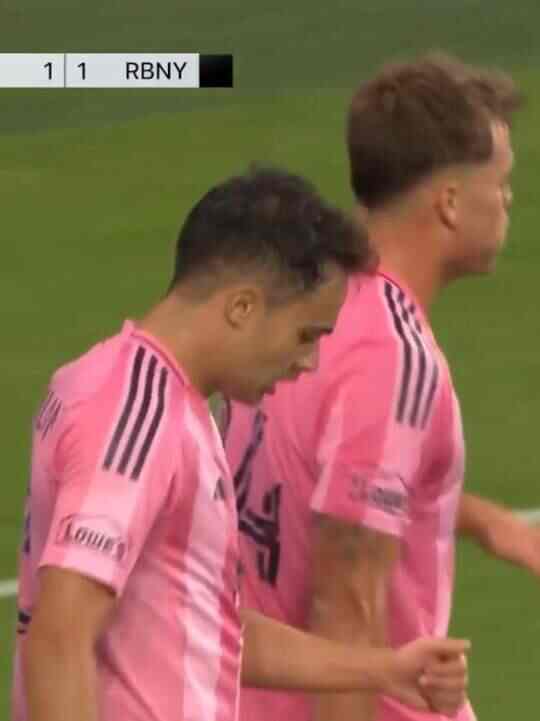  大師級不停球射門！德保羅邊路長傳，后點的西爾維蒂絲滑破門！