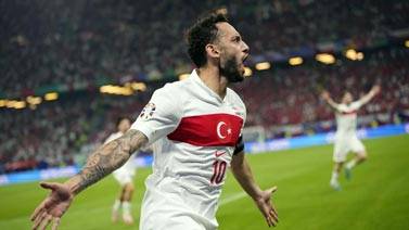  欧洲杯-土耳其2-1十人捷克 土耳其第二出线捷克垫底出局