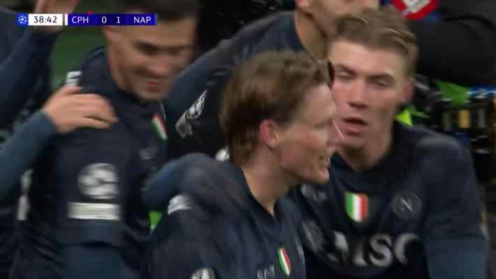 麥克托米奈高高躍起頭球破門，那不勒斯1-0領先哥本哈根！