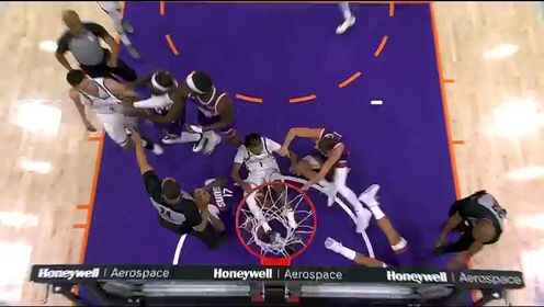 爆發沖突?狄龍哨響后仍不放手，被杰明推飛！助教卷入險被掐死