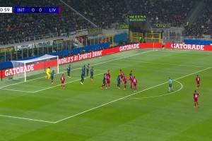 科纳特头球破门，VAR检查后判定埃基蒂克手球在先