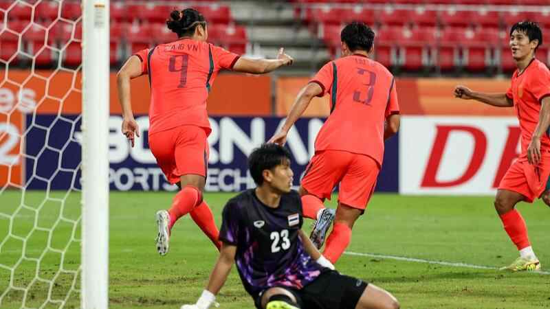 [全场集锦-CCTV] 男足1/4决赛：中国3-0泰国