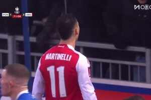 角球叒進了！馬杜埃凱角球開出，馬丁內利前點頭球后蹭破門