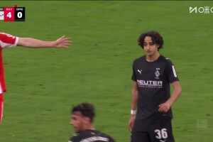 [进球视频] 门兴扳回一城！门兴禁区内乱战莫希亚补射空门得手！