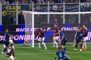  米蘭逃過一劫！阿切爾比搶點頭球攻門擊中立柱！