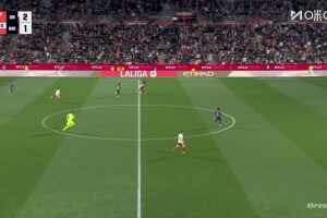 雙人夾擊！喬爾&middot;羅卡比賽尾聲階段飛鏟亞馬爾染紅