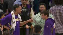 感情不錯！濃眉賽后與湖人隊員開心聊天