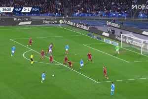 詭異弧線！斯皮納佐拉遠射變線破門，那不勒斯扳平羅馬！