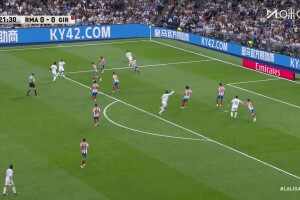 [垫射偏出] 迪亚斯左路传中，贝林厄姆前插垫射稍稍偏出球门！