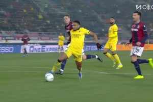 米蘭2-0領先！恩昆庫造點+點射，進球后經典吹氣球慶祝