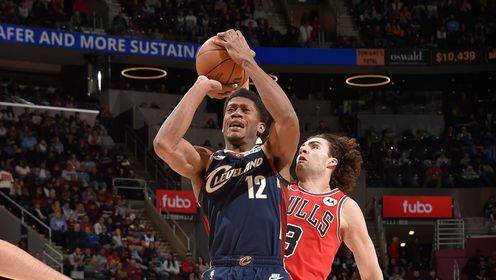 太稳了！亨特16中10高效拿下29分4板2助1帽 晃倒吉迪暴扣