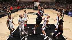 ??開拓者逆轉馬刺扳平大比分 亨德森31分 文班腦震蕩傷退