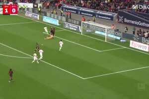  十人拜仁扳平比分！奧利塞斷球直塞助攻，迪亞斯單刀推射破門(mén)！