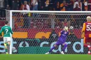  再失良機！麥卡利斯特送妙傳！維爾茨無人盯防射門太正！