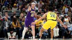 穩定輸出！里夫斯16中7拿下25分1籃板8助攻2搶斷 末節獨得11分