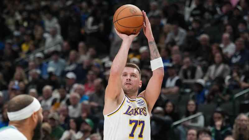 ?湖人末節14分逆轉獨行俠！東契奇33+8+11 詹姆斯17+8+5