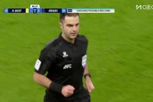 安納杜爾迪尤身后使絆，裁判黃改紅將其罰下