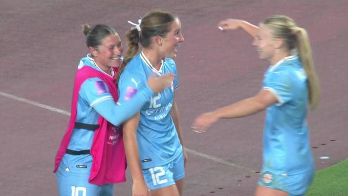  武汉0-1落后！麦克马洪甩头攻门打破僵局
