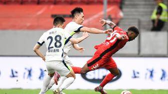 中超-反敗為勝！海港3-2逆轉(zhuǎn)三鎮(zhèn) 萊昂納多雙響+讀秒絕殺 蒯紀(jì)聞送助攻