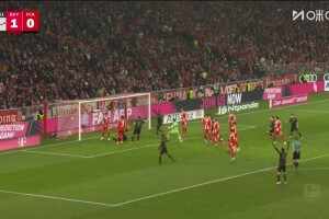  拜仁1-1遭扳平！門將烏爾比希出擊失誤！查維斯頭球攻門破門！