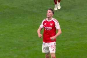 阿森納3-1領先！薩卡被動助攻，約克雷斯弧頂推射死角破門