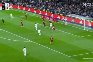 神来之笔！罗德里戈撩射被扑了一下后击中横梁