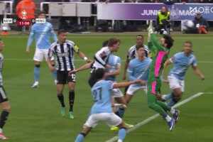 [门线解围] 太关键了！沃尔特马德头球攻门！尼科上演门线解围！