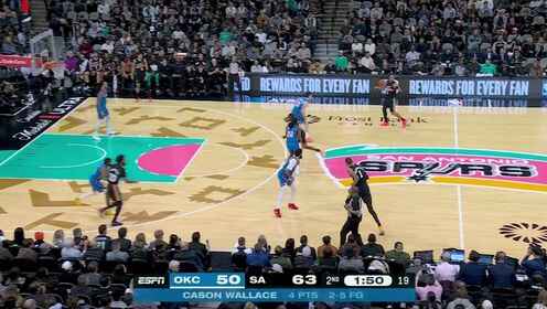 打爆對(duì)面替補(bǔ)！凱爾登17中10砍隊(duì)內(nèi)最高25分 另有6板2助&三分8中4