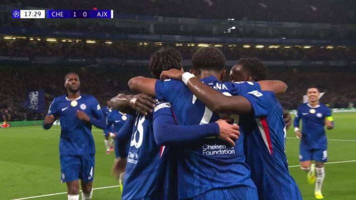 切尔西1-0领先！福法纳头槌回做吉乌推射破局