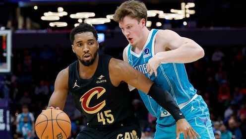 ??騎士擊敗黃蜂 米切爾24+6+8失誤 克尼佩爾21+11 三球15中1