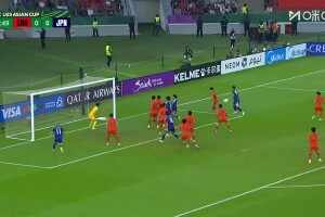 還好有你！佐藤龍之介角球引亂戰，李昊撲出禁區內爆射