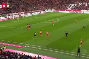  拜仁中后场失误送大礼❗️洪通吉破门，圣保利1-0领先拜仁