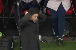  運氣不佳！約克雷斯禁區內做球，馬丁內利抽射擊中橫梁！