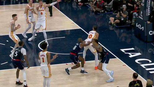 有点着急了？？？？？？落伍3分！哈登还剩15秒投还击追身超远三分偏出