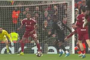 [进球视频]结束了？登贝莱远射破门，利物浦总比分0-3落后巴黎！