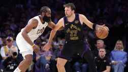 ??東詹雙里程碑！湖人輕取騎士三連勝 東契奇42+12 米切爾低迷